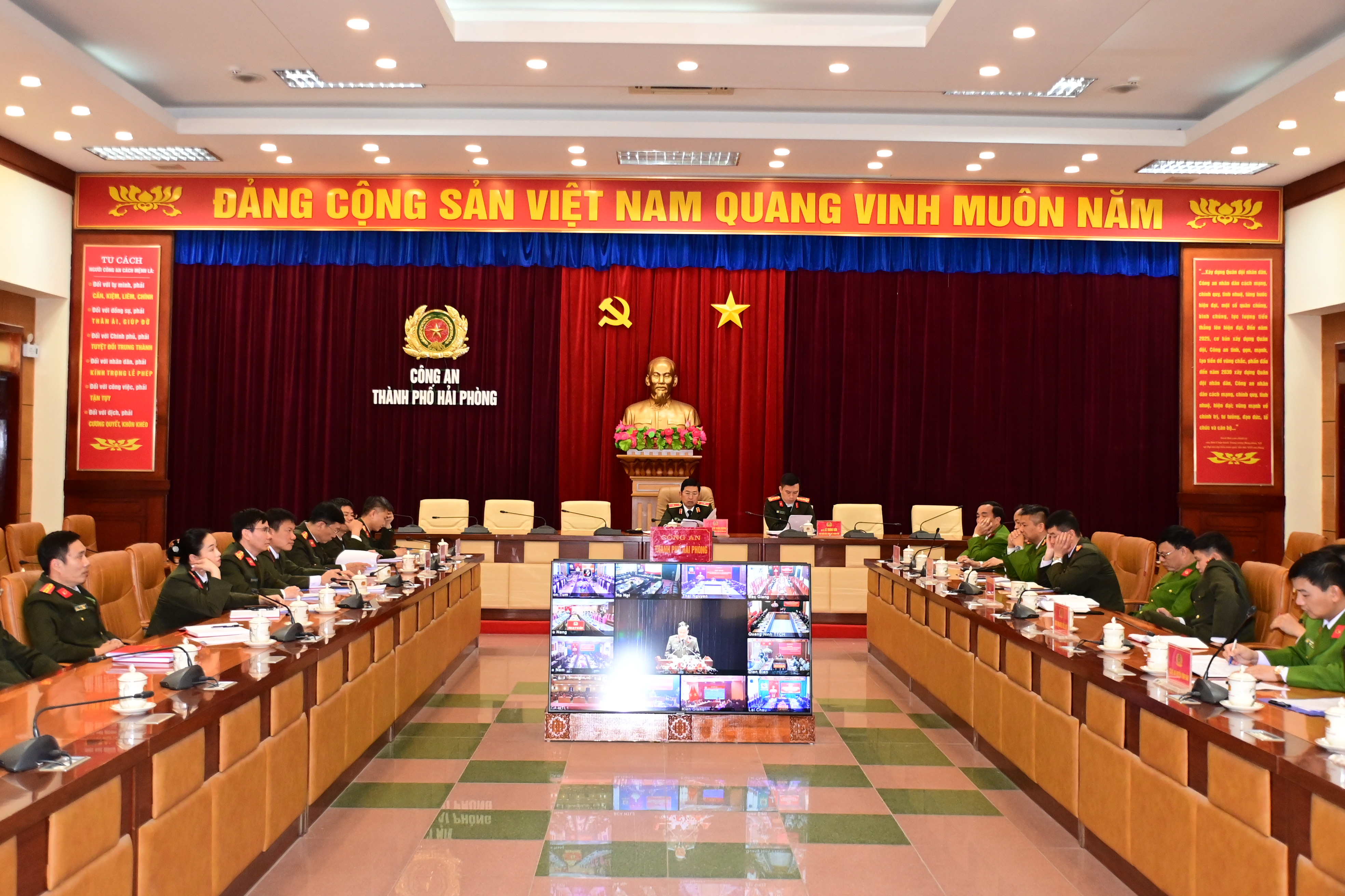 Đẩy nhanh tiến độ giải ngân các nguồn vốn đầu tư công năm 2023 và tăng cường đầu tư xây dựng trụ sở làm việc, nhà ở doanh trại Công an xã, thị trấn